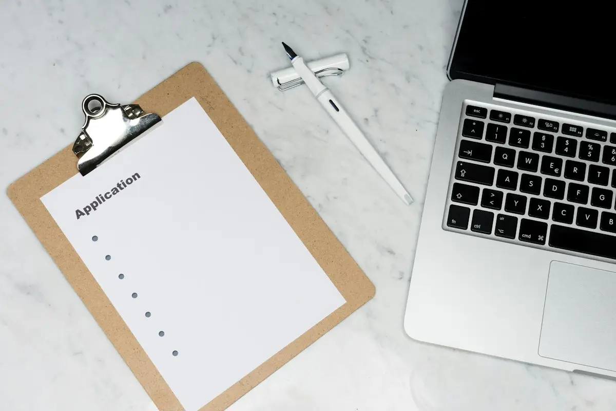 Lista de verificación sobre un escritorio
